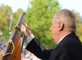 Prezident Zeman: Úspěšným podnikatelům se nemá bránit, aby zůstali v politice