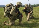 Vláda se postaví k úpravě vysílání vojáků do misí asi neutrálně