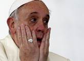 Papež při velikonoční vigilii pokřtí 11 lidí, včetně Češky