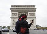Bývalý guvernér ČNB vzpomíná na návštěvu Francie: Paříž upadá. Vidíte problémy s migranty