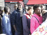 „Dejte nám papíry,“ křičeli migranti poblíž Paříže. A potom došlo k něčemu velmi drsnému