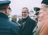 Rakouský prezident definitivně uzavřel kauzu „muslimských šátků“. Velmi překvapivé finále
