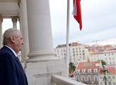 Prezident Zeman trpí chronickým nedostatkem lásky, zkusme mu ji projevit aspoň o Vánocích, vyzývá novinář