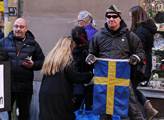 Najednou lidi začali křičet... Terorista najel ve Švédsku s autem do obchoďáku