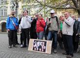 V Praze se sešli zastánci Marine Le Penové. Takto zareagovali francouzští turisté