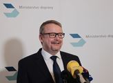 Ministr dopravy zrušil stavební povolení na část D11 u Hradce Králové