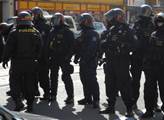 V Kolíně nad Rýnem protestovala Pegida. Policie musela nasadit vodní děla
