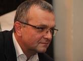 Čeští politici vedou řeči o definitivním Kalouskově pádu. Ministr odolává
