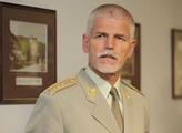 Některá prohlášení politiků Česku škodí, varuje generál Pavel