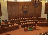 VIDEO Hanba, hanba, hanba! Dnešní peklo ve slovenském parlamentu. Bod: Odvolání Roberta Fica