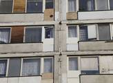Z přeplněných ubytoven do přeplněných bytů: Časovaná bomba tiká dál, varuje server