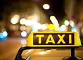 Taxikáři krouží centrem Prahy, protest má trvat dvě hodiny