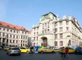 Praha věnuje hummery a vznášedlo policistům a záchranářům