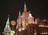 VIDEO Putin je válka, Putin je smrt, rozbalili v Moskvě transparent. Moc dlouho si to ale neužili