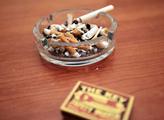 Změna v rakouském protikuřáckém zákoně. Od května si zde mohou v restauracích opět zapálit cigaretu