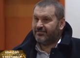 Zatčený kmotr Novák uklízí odpadky na stadionu. Miliony mu zůstaly