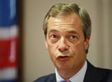 Nigel Farage odstupuje, ale neutíká před zodpovědností. Toto k jeho rezignaci píší čeští fandové Brexitu