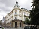 Na základní škole na Praze 3 rodiče platili za plavání, které je ze zákona zdarma