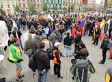 Desítky lidí ve Vilniusu demonstrovaly proti norské sociálce