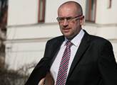 Kritik Zemana rektor Bek chce do Senátu. Hledá podporu u ODS, TOP 09 i STAN