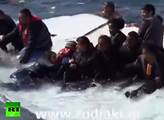 Z řeckého Kosu vyplul do Soluně trajekt s 1700 uprchlíky