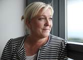 Mohutný finiš Marine Le Penové už se promítl i do průzkumů