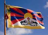 Protestujeme proti vyvěšení tibetské vlajky