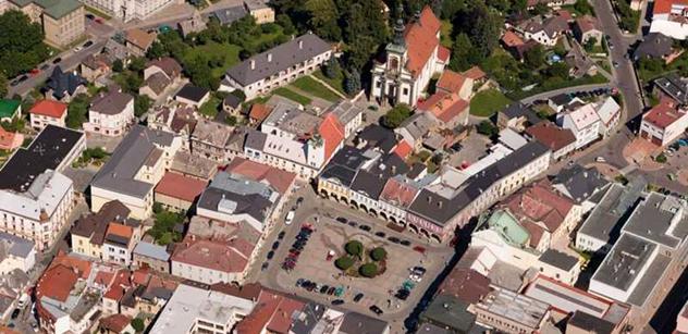 Ústí nad Orlicí: Hasičům začala sloužit rekonstruovaná zbrojnice