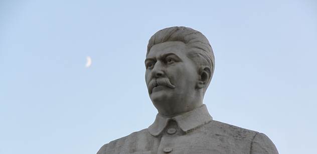 Před 60 lety byl odhalen Stalinův pomník v Praze, vydržel 7 let