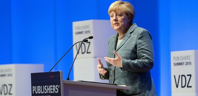 Patří k iluminátům? Britský deník zkoumal fotky Merkelové a Mayové a objevil...