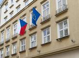 Americký Senát schválil velvyslance v Praze. Obamova spolužáka s českou matkou