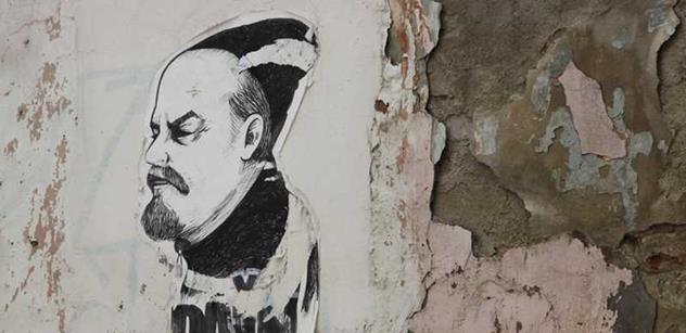 Na Ukrajině účtují  s Leninem. Strhávají jeho sochy 
