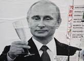 Analytik: Putin hraje lépe než američtí prezidenti. Tam, kde není NATO, vítězí
