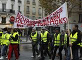V Paříži se konaly protesty proti vládě Emmanuela ...