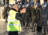 FOTO Macrone, demisi! Žluté vesty se bouřily už dvacátou sobotu a náš reportér byl při tom