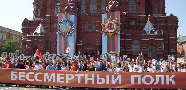 Rusové v Moskvě pro PL: Média u vás tvrdí, že vás Sovětský svaz za druhé světové války obsadil. To je lež. Lžizápad potřebuje nepřítele