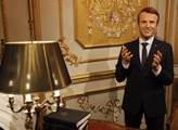 Francouzský prezident Emmanuel Macron ve své praco...