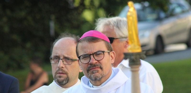 A toto jsou křesťané, pane biskupe? Lídr SPD položil otázky