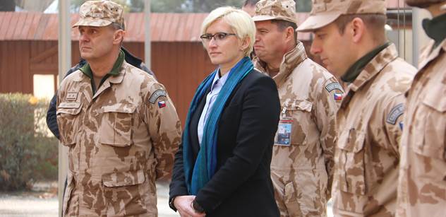 Čeští vojáci jsou jedni z nejlepších. Vaše úloha je důležitá, slyšela ministryně obrany Šlechtová v Afghánistánu