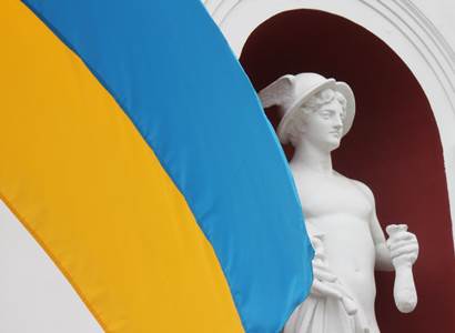 Napadená Ukrajina. Na půdě Univerzity Karlovy se mluvilo o masovém vrahovi z Kremlu a debatě cinknuté dezinformátory