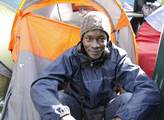 Mohamed ze Súdánu se sem z Calais prý dostal vlake...