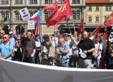 V Praze na Malostranském náměstí lidé protestovali...