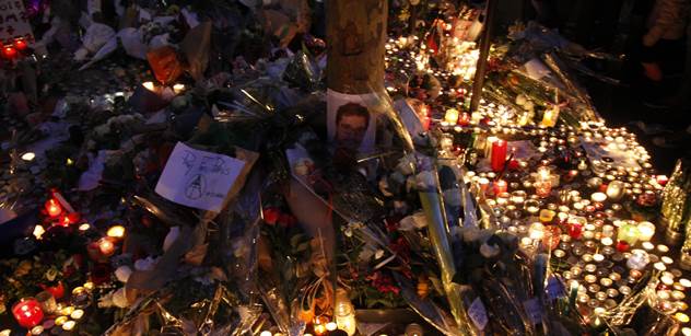 Toto jsou prý hlavní viníci teroristických útoků v Paříži. Všechny velmi dobře znáte