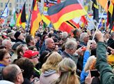 Čtvrté narozeniny hnutí PEGIDA v Drážďanech