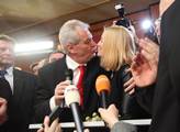 Vítězem a tedy prezidentem se stává Miloš Zeman. N...