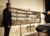 Rakouská Pegida ukazuje svůj transparent