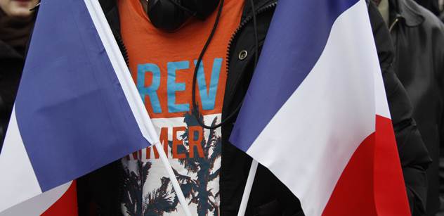 Zemřel francouzský policista, který se v pátek nabídl islamistovi jako rukojmí