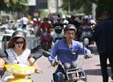 Číňané i Ujguři vyměnili kola za motorky