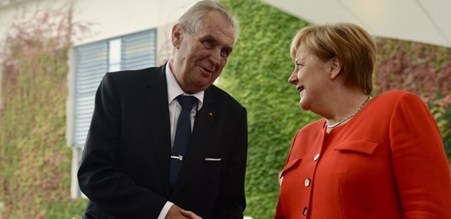 Prezident Zeman zakončil návštěvu Německa drsnou tiskovkou. Tepal novináře i „mentálně zaostalého“ Klvaňu. Došlo ale i na vážná témata