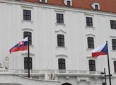 Na slovenské výstavě pošlapali českou vlajku, ministerstvo jim pak sebralo dotaci